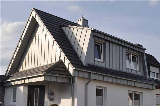 Accessoires aus Zink für Dach und Fassade geeignet. © Foto: Rheinzink © Foto: Rheinzink